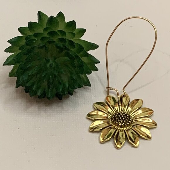 Sunflower Earring, Flower Earring, Flower Jewelry, Gift Idea, Mother's Day Gift - Picture 3 of 6